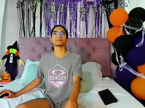 EthanBlackwoodd online show from November 2025 07:16:02 PM