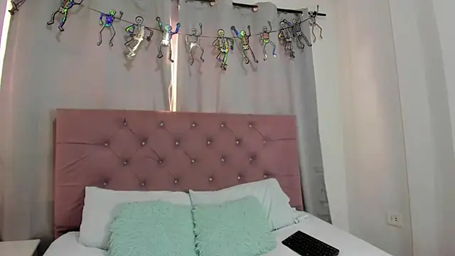 EthanBlackwoodd online show from December 2025 07:43:01 PM