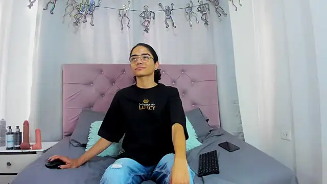 EthanBlackwoodd online show from December 2025 08:02:02 PM