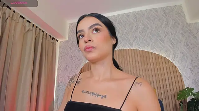 Snapshot of Sophiie_Belle chatting on September 2025 01:14:02 PM Sophiie Belle online show from September 2025 01:14:02 PM