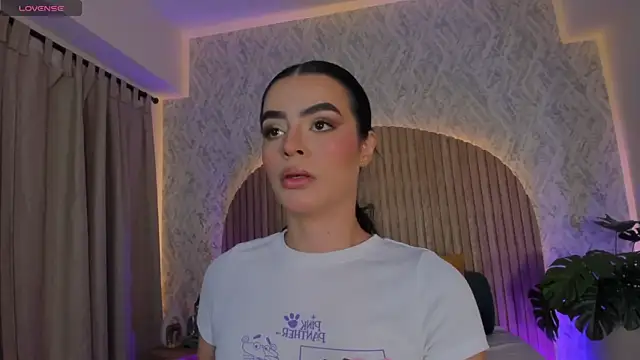 Snapshot of Sophiie_Belle chatting on October 2025 02:03:01 PM Sophiie Belle online show from October 2025 02:03:01 PM