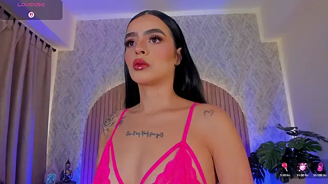 Snapshot of Sophiie_Belle chatting on October 2025 02:49:01 PM Sophiie Belle online show from October 2025 02:49:01 PM