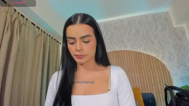 Snapshot of Sophiie_Belle chatting on October 2025 02:26:01 PM Sophiie Belle online show from October 2025 02:26:01 PM