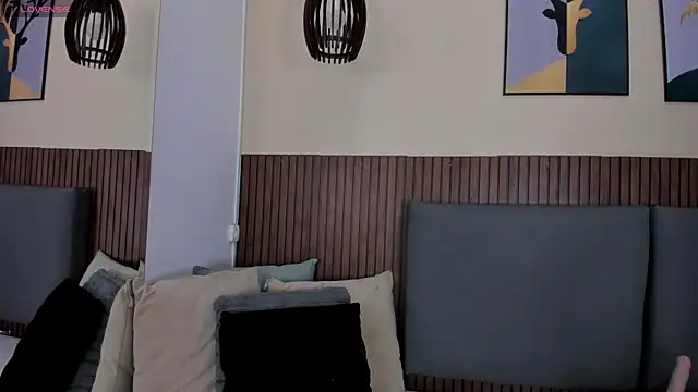 Snapshot of EmillyHarper_ chatting on November 2025 04:01:02 AM EmillyHarper online show from November 2025 04:01:02 AM