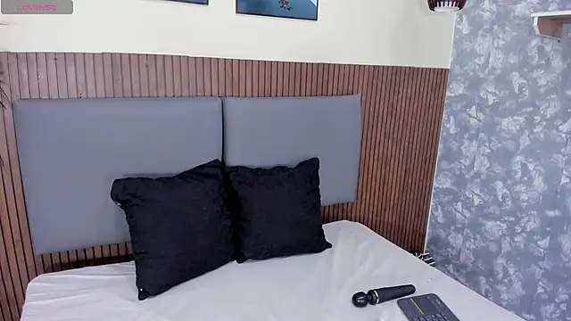 Snapshot of EmillyHarper_ chatting on November 2025 04:00:02 AM EmillyHarper online show from November 2025 04:00:02 AM