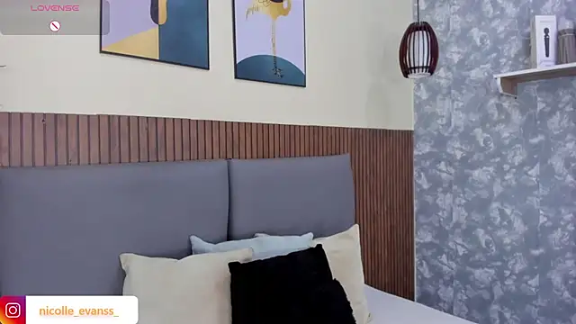 Snapshot of EmillyHarper_ chatting on November 2025 04:04:01 AM EmillyHarper online show from November 2025 04:04:01 AM