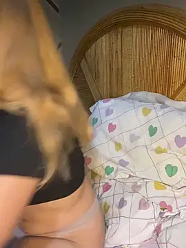 Snapshot of coupleyys chatting on April 2026 09:15:02 PM coupleyys online show from April 2026 09:15:02 PM