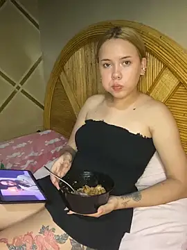 Snapshot of coupleyys chatting on May 2026 07:53:01 PM coupleyys online show from May 2026 07:53:01 PM