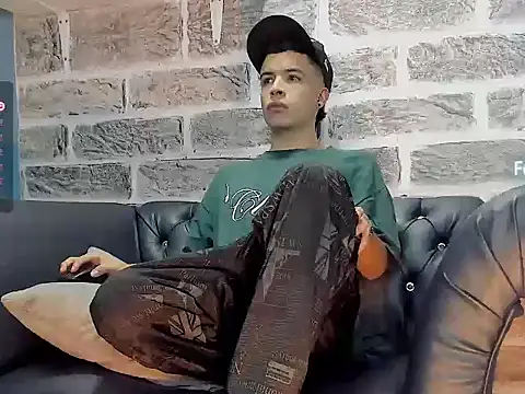 Snapshot of kevinn_blue1 chatting on September 2025 10:23:01 PM kevinn blue1 online show from September 2025 10:23:01 PM