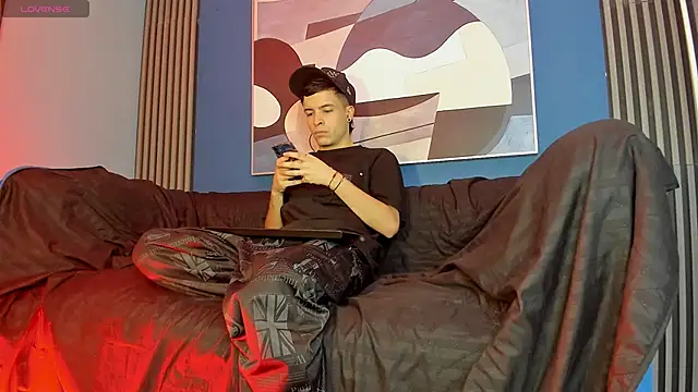 Snapshot of kevinn_blue1 chatting on October 2025 08:31:01 PM kevinn blue1 online show from October 2025 08:31:01 PM