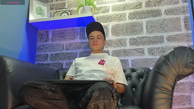 Snapshot of kevinn_blue1 chatting on October 2025 12:14:01 AM kevinn blue1 online show from October 2025 12:14:01 AM