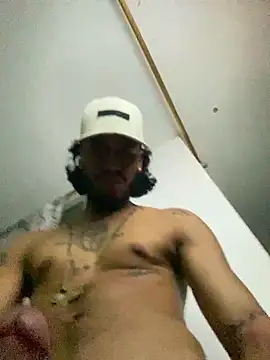 Snapshot of bergotaxxxx chatting on September 2025 03:28:01 AM bergotaxxxx online show from September 2025 03:28:01 AM