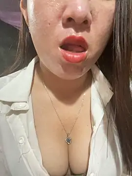 Snapshot of Luna-ass chatting on November 2025 01:17:02 AM Luna-ass online show from November 2025 01:17:02 AM