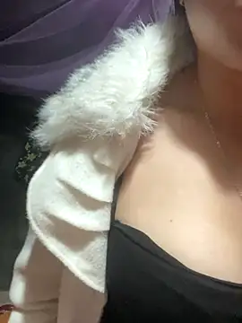 Snapshot of Luna-ass chatting on December 2025 09:13:02 PM Luna-ass online show from December 2025 09:13:02 PM