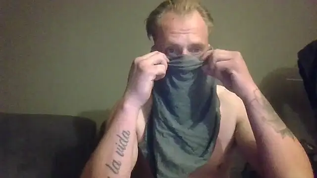 Snapshot of steef070 chatting on May 2026 11:12:03 PM steef070 online show from May 2026 11:12:03 PM