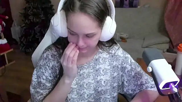 Snapshot of SharybbFace chatting on December 2025 03:09:02 PM SharybbFace online show from December 2025 03:09:02 PM