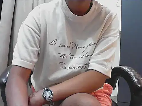 Snapshot of short_girl_ chatting on September 2025 04:45:01 PM short girl  online show from September 2025 04:45:01 PM