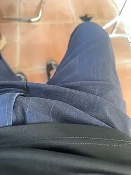 CZpublic online show from October 2025 03:04:01 AM