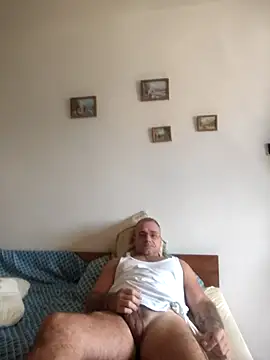 Snapshot of chcem1975 chatting on September 2025 09:00:01 AM chcem1975 online show from September 2025 09:00:01 AM