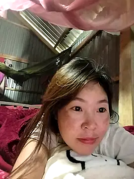 Snapshot of Siathong chatting on October 2025 11:31:02 PM Siathong online show from October 2025 11:31:02 PM