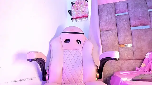 Mia royal online show from October 2025 02:46:01 PM