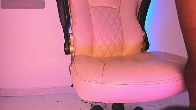 Mia royal online show from December 2025 10:15:01 PM