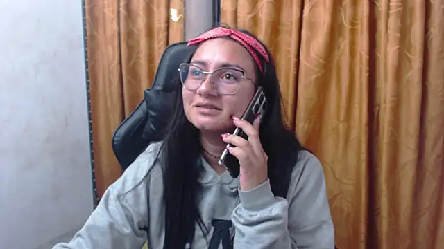 Luna021 1 online show from December 2025 09:00:01 PM