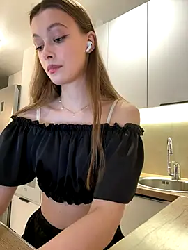 FriendlyFire 18 online show from November 2025 08:29:01 PM