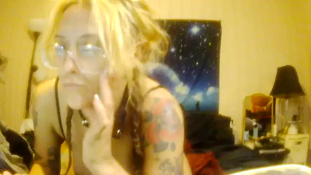 Snapshot of darnette_daisy chatting on May 2026 04:06:01 AM darnette daisy online show from May 2026 04:06:01 AM
