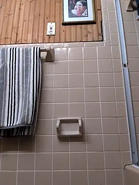 Snapshot of Clownboi17 chatting on October 2025 07:10:02 AM Clownboi17 online show from October 2025 07:10:02 AM