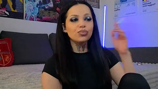 Snapshot of KiraQuinn1 chatting on April 2026 03:56:01 PM KiraQuinn1 online show from April 2026 03:56:01 PM