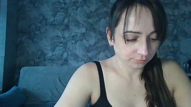 Snapshot of Avylith chatting on October 2025 12:05:01 PM Avylith online show from October 2025 12:05:01 PM