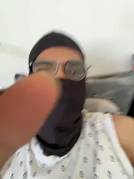 Snapshot of vikranthLong chatting on February 2026 04:20:01 AM vikranthLong online show from February 2026 04:20:01 AM