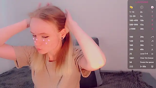 Snapshot of AliceNya_cute chatting on April 2026 05:01:02 AM AliceNya cute online show from April 2026 05:01:02 AM