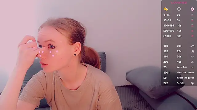 Snapshot of AliceNya_cute chatting on April 2026 07:14:01 AM AliceNya cute online show from April 2026 07:14:01 AM