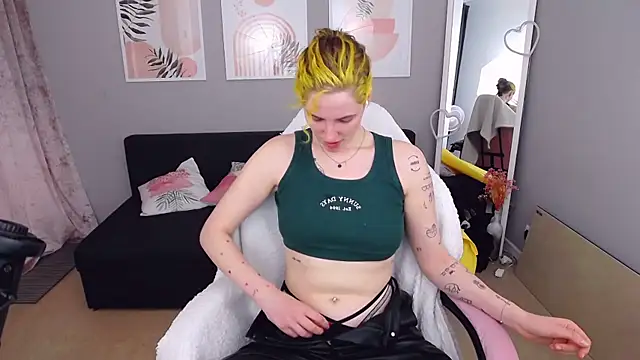 Snapshot of SabrinaRayX chatting on April 2026 12:35:02 PM SabrinaRayX online show from April 2026 12:35:02 PM