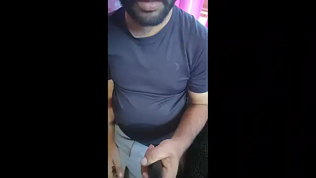 Snapshot of karandeep_Bhagat chatting on April 2026 06:05:02 AM karandeep Bhagat online show from April 2026 06:05:02 AM