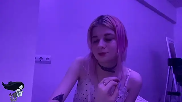 Snapshot of PinkVampire chatting on October 2025 09:05:02 PM PinkVampire online show from October 2025 09:05:02 PM