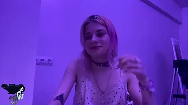 Snapshot of PinkVampire chatting on November 2025 07:57:02 PM PinkVampire online show from November 2025 07:57:02 PM