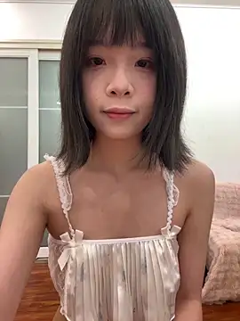 Snapshot of qiqi_x chatting on April 2026 02:40:01 PM qiqi x online show from April 2026 02:40:01 PM