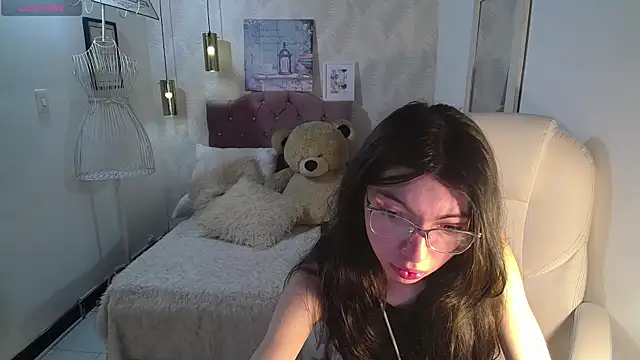 Snapshot of alllyson_ chatting on November 2025 07:47:01 PM alllyson online show from November 2025 07:47:01 PM