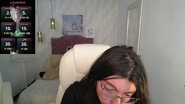 Snapshot of alllyson_ chatting on November 2025 07:47:02 PM alllyson online show from November 2025 07:47:02 PM