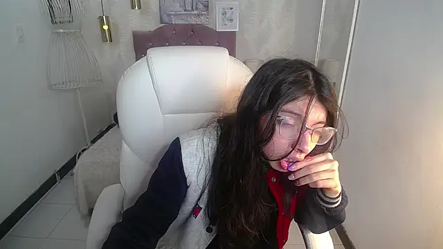 Snapshot of alllyson_ chatting on November 2025 08:51:01 PM alllyson online show from November 2025 08:51:01 PM