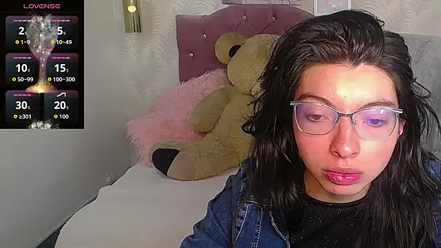 Snapshot of alllyson_ chatting on November 2025 07:56:01 PM alllyson online show from November 2025 07:56:01 PM