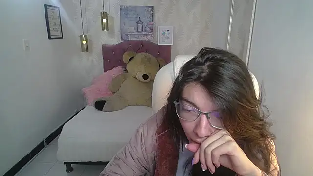 Snapshot of alllyson_ chatting on November 2025 08:00:01 PM alllyson online show from November 2025 08:00:01 PM