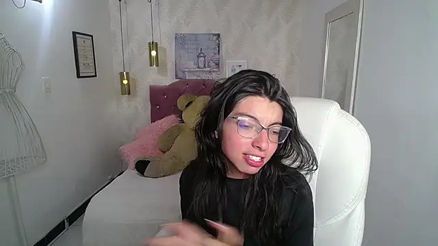 Snapshot of alllyson_ chatting on December 2025 08:06:02 PM alllyson online show from December 2025 08:06:02 PM