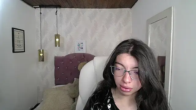 Snapshot of alllyson_ chatting on December 2025 08:04:01 PM alllyson online show from December 2025 08:04:01 PM