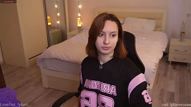 Snapshot of LilyannRosse chatting on November 2025 07:20:01 AM LilyannRosse online show from November 2025 07:20:01 AM