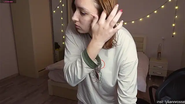 Snapshot of LilyannRosse chatting on November 2025 07:19:01 AM LilyannRosse online show from November 2025 07:19:01 AM