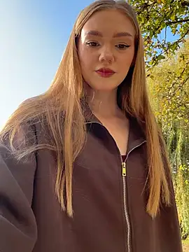 MilaMoone online show from November 2025 11:10:01 AM